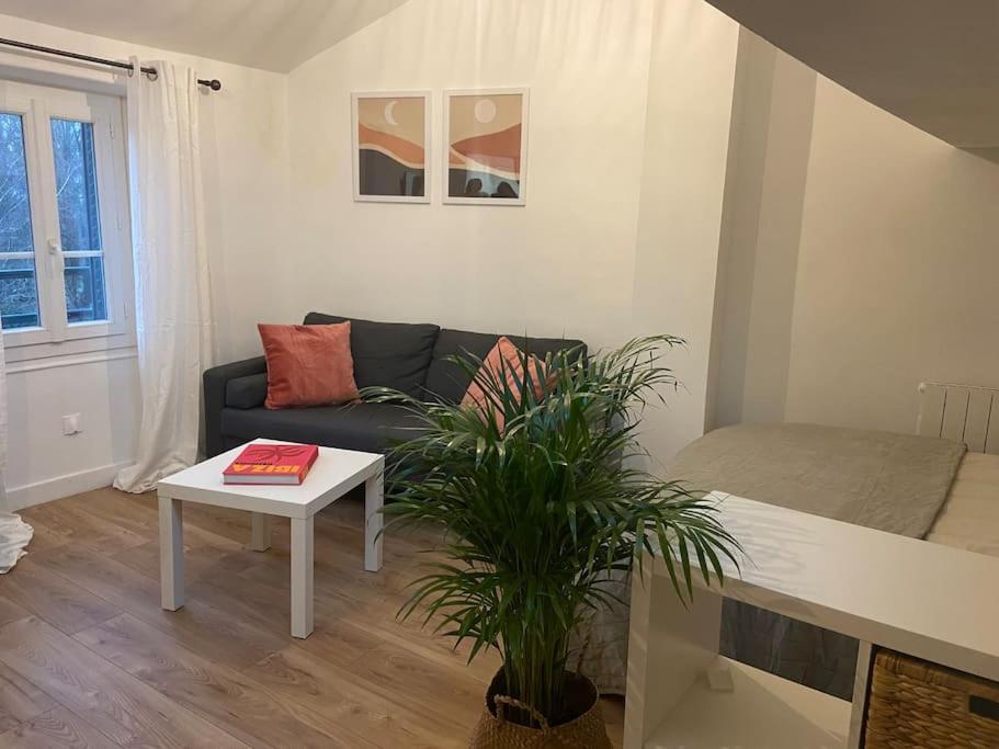 La Mansarde Lcd Pontoise Apartment ภายนอก รูปภาพ